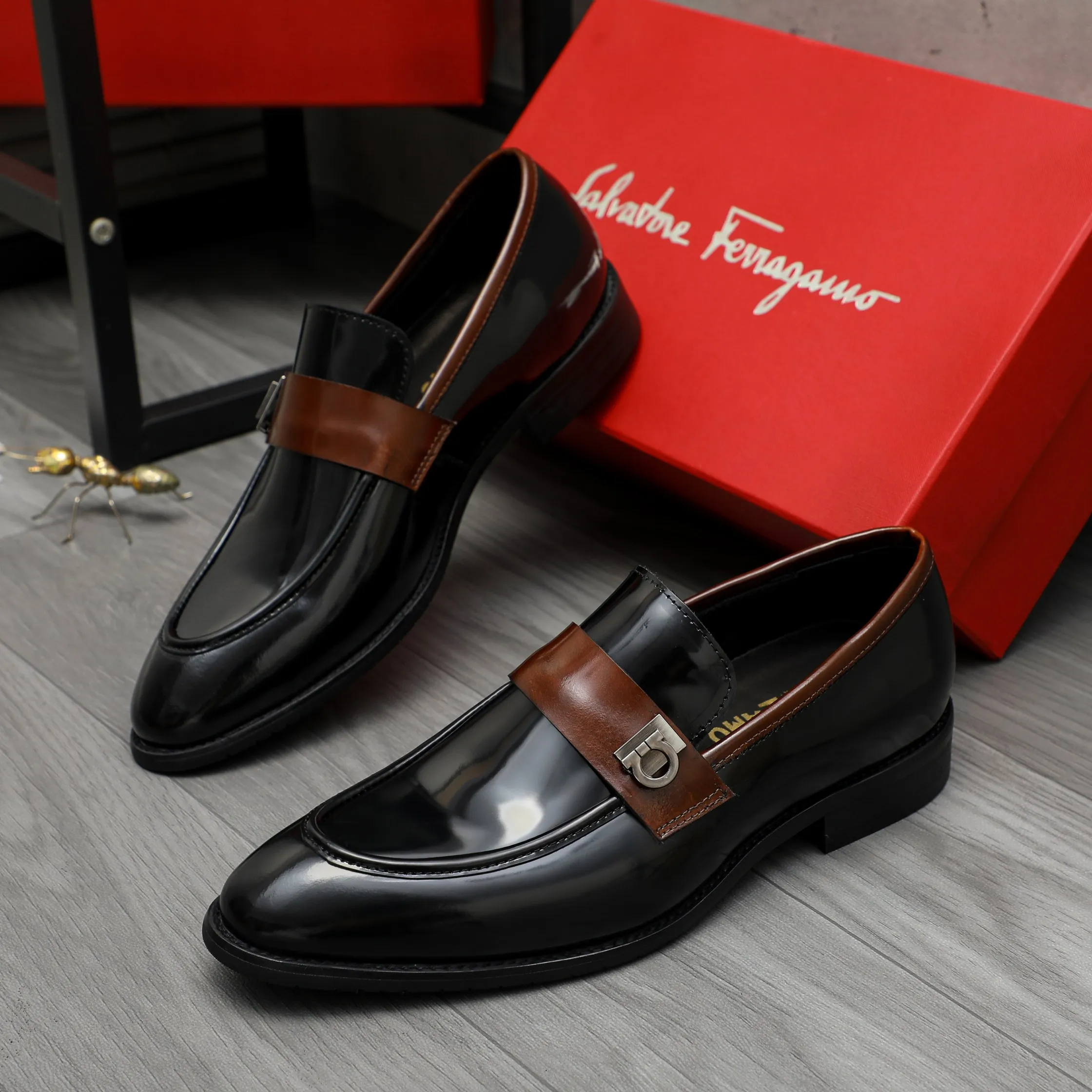 Men's shoes 💰460 Product trademark: Ferragamo "Ferragamo" business slip-on leather shoes Regular size: 39-44 Product materials: Selected high-quality pearlescent cowhide upper, cowhide lining, original outsole